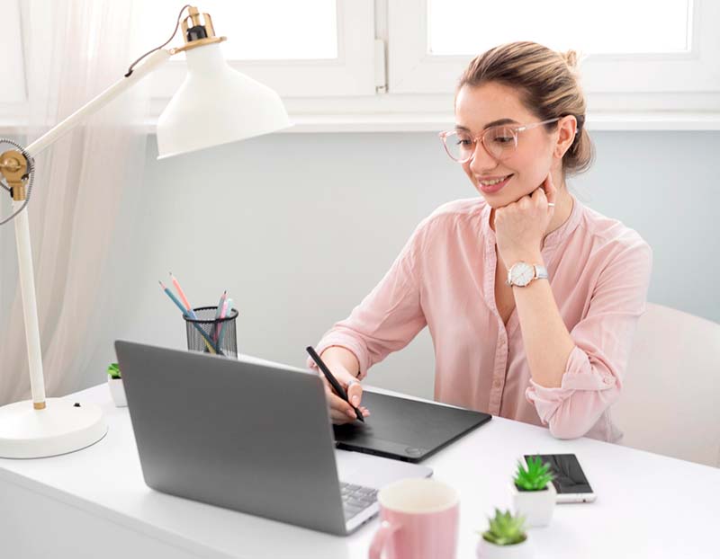 Để trở thành Copywriter bạn có thể lựa chọn các ngành như: Báo chí, Truyền thông, Marketing, Quảng cáo, Kinh tế.