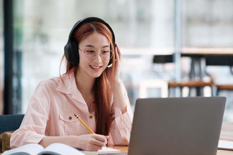 Lương của một Senior Copywriter có thể dao động từ 19.400.000 đến 39.500.000 VNĐ tháng
