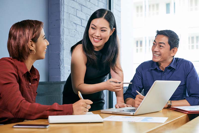 Trưởng phòng Marketing là người chịu trách nhiệm phát triển, triển khai và giám sát các chiến lược tiếp thị