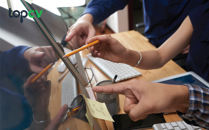 Khi áp dụng Outsourcing, bạn nên tập trung chuyển giao - tiếp nhận thông tin một cách toàn diện, cụ thể và nhanh chóng