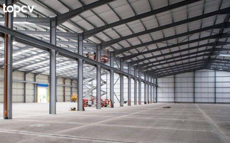 Doanh nghiệp cần xác định yêu cầu về nguồn cung điện, mặt sàn, chiều cao trần khi thuê