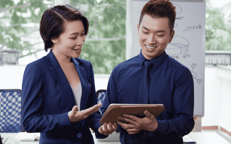 Brand Marketing Specialist giám sát các hoạt động quảng bá thương hiệu