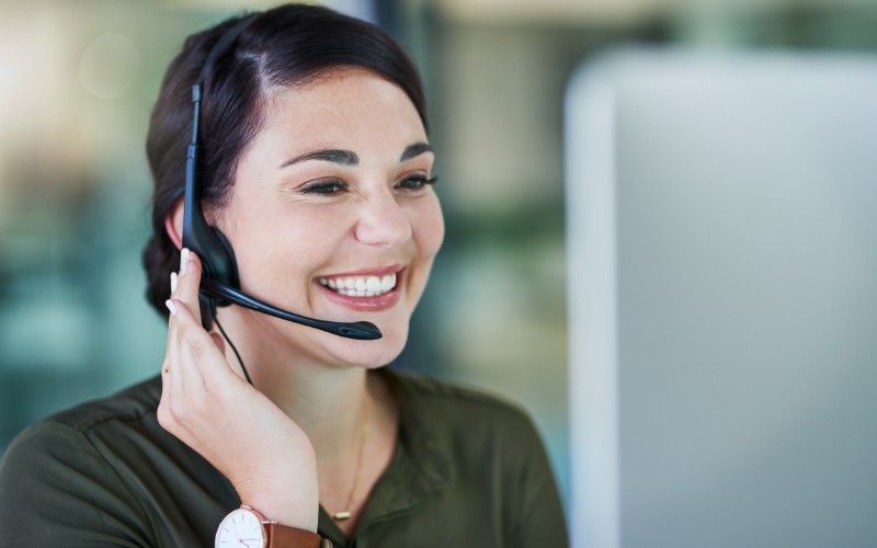 Lắng nghe tích cực là thấu hiểu và thể hiện sự đồng cảm với khách hàng