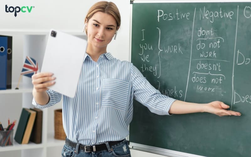 Trợ giảng tiếng Anh có vai trò khá quan trọng trong lớp học