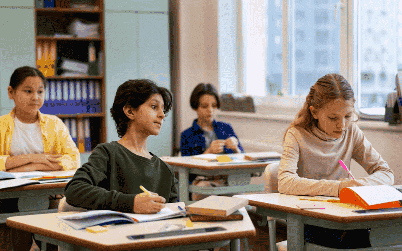 Cách xử lý câu hỏi tình huống học sinh gây rối trong lớp học
