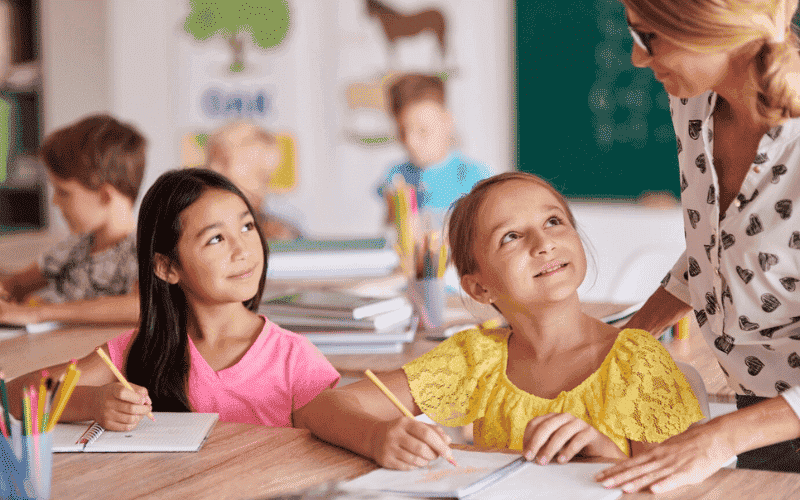 Cách trả lời câu hỏi phỏng vấn trợ giảng tiếng Anh về tình huống thực tế