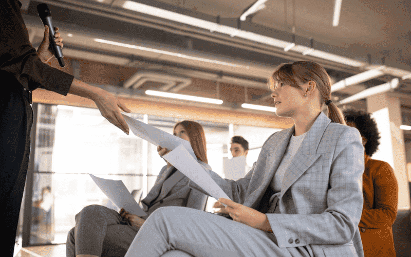 Thuyết trình là kỹ năng cần có của nhân viên truyền thông nội bộ