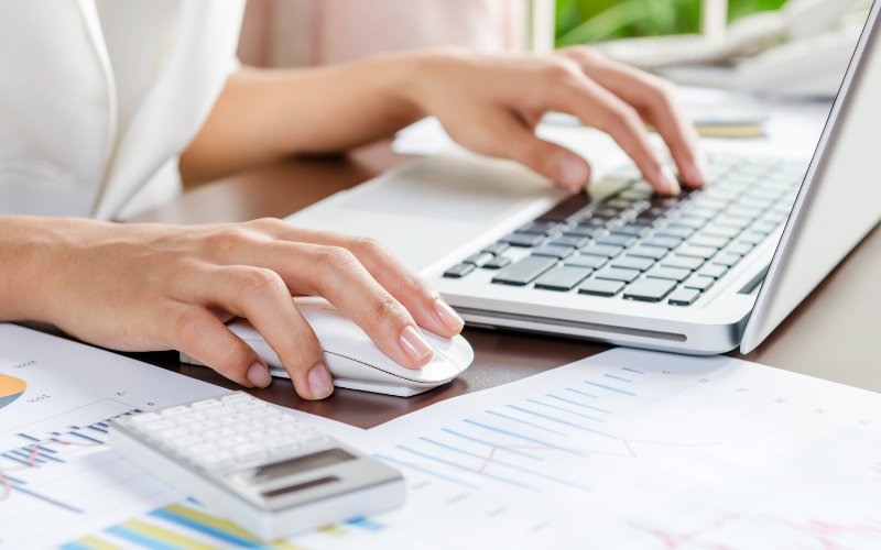 Bạn có thể được hưởng tiền trợ cấp thất nghiệp khi đóng BHXH đủ 1 năm