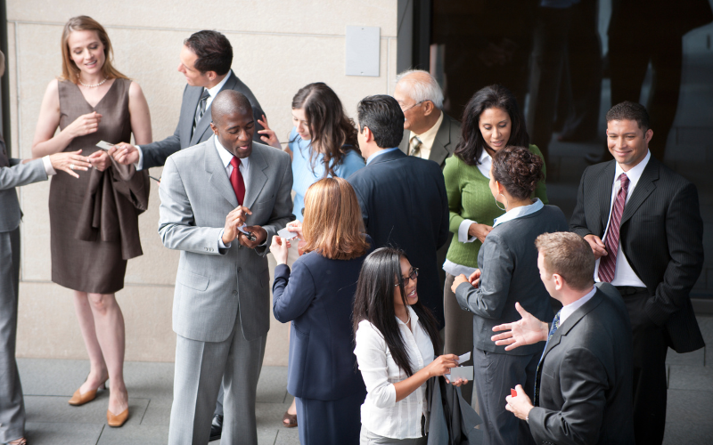 Tìm việc qua mối quan hệ cá nhân (networking)