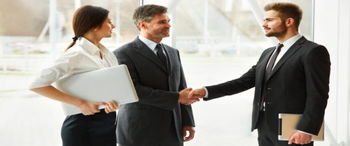 Cách giới thiệu bản thân ngày đầu đi làm cho tân binh mới