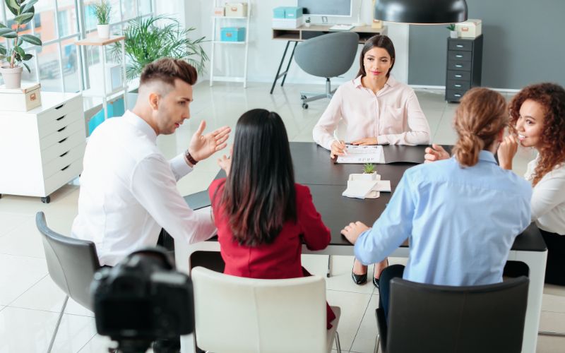 HRBP cần phải có kỹ năng giao tiếp tốt