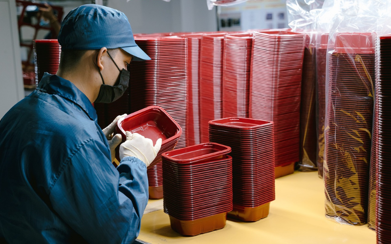 Bộ phận kho vận và vận tải là đầu mối phân phối nguyên vật liệu cho dây chuyền sản xuất