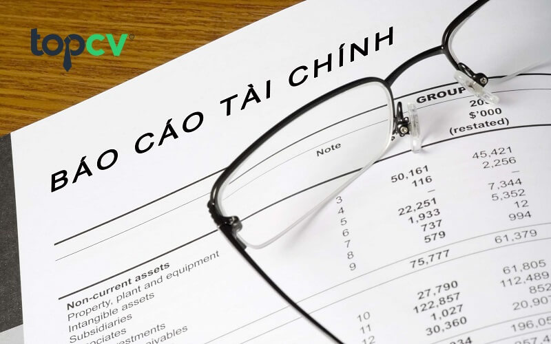 Vào cuối năm, kế toán dịch vụ cần làm báo cáo tài chính cho doanh nghiệp