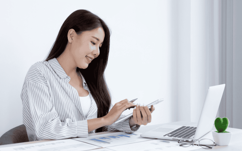 Kế toán doanh thu là một trong những vị trí quan trọng trong bộ phận kế toán