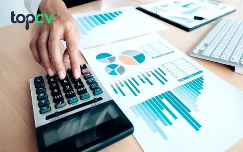 Kế toán thu chi tiến hành thực hiện dự toán thu, chi ngân sách được giao.