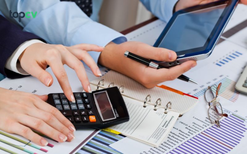 Người làm kế toán tiền lương phải đáp ứng một số yêu cầu cơ bản để thực hiện công việc một cách chính xác và hiệu quả