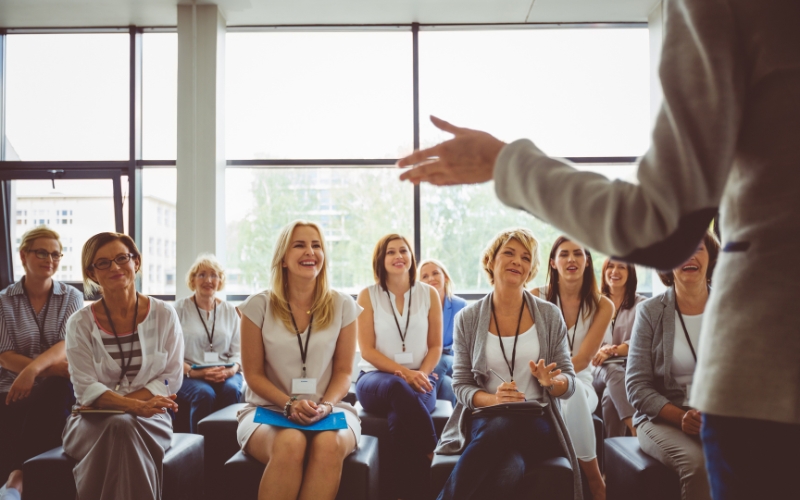 Giao tiếp là kỹ năng quan trọng khi làm việc nhóm