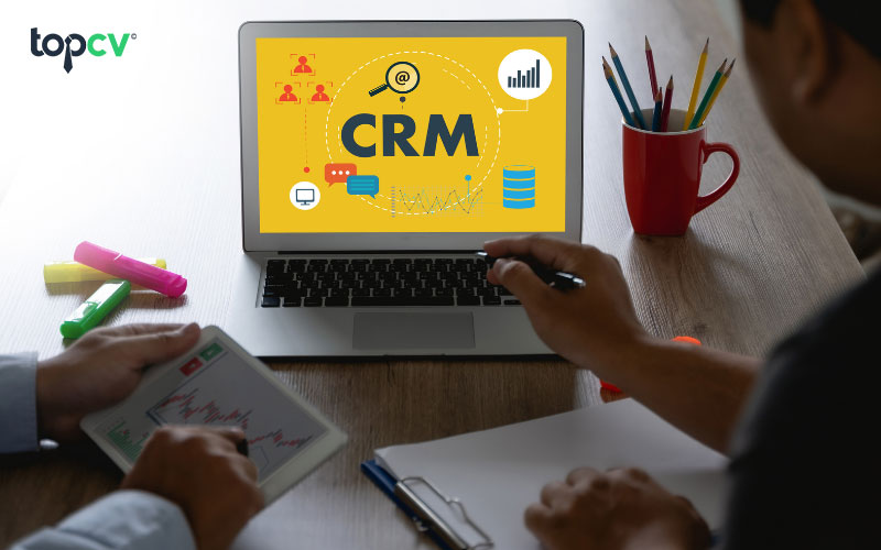 Marketer có thể theo dõi hành trình khách hàng bằng tự động hóa CRM và Marketing