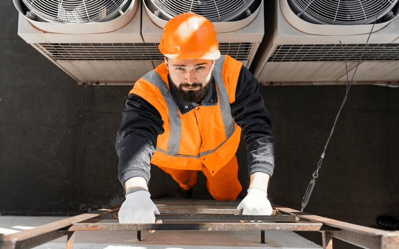 Nghề kỹ sư nhiệt lạnh đòi hỏi cả kiến thức chuyên môn vững chắc và các kỹ năng mềm cần thiết để phát triển sự nghiệp hiệu quả
