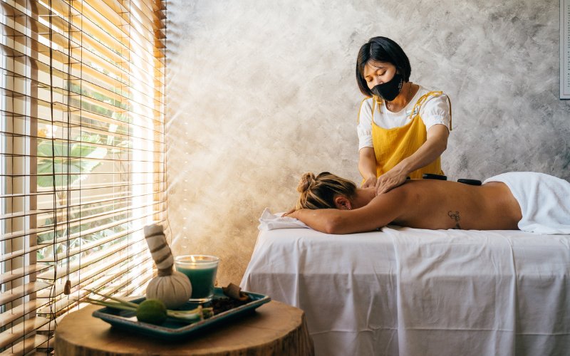 Kỹ năng giao tiếp tốt sẽ là một trong những ưu điểm để Kỹ thuật viên spa thành công