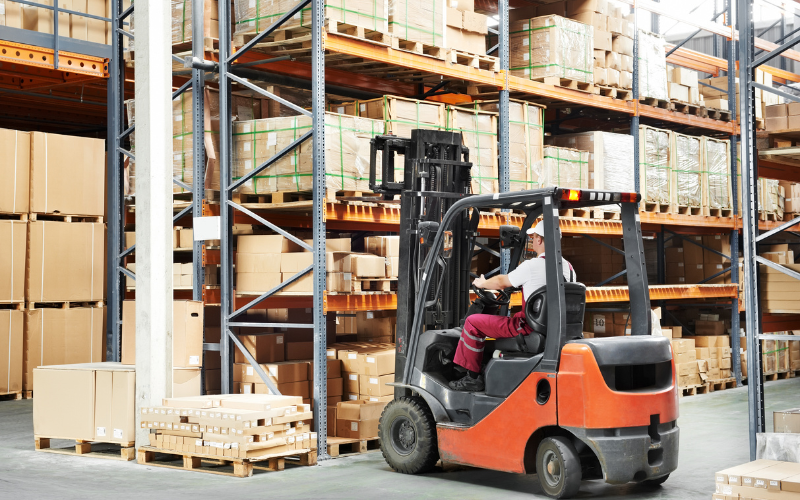 Người lái xe nâng cần được đào tạo bài bản và có chứng chỉ vận hành xe nâng