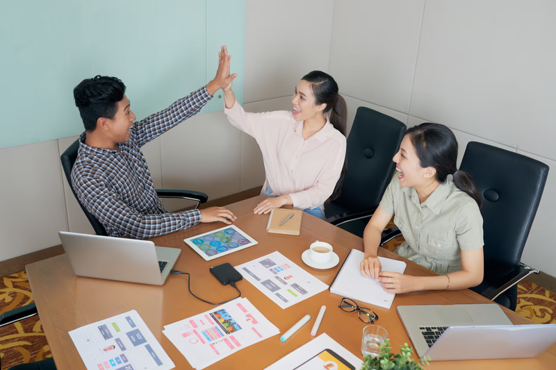 Công việc của Marketer không chỉ giới hạn trong team mà còn mở rộng sang những phòng/ban khác
