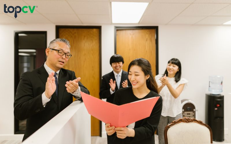 Lập kế hoạch kế nhiệm là KPI nhân sự liên quan đến việc xác định và phát triển các nhà lãnh đạo tiềm năng tương lai trong doanh nghiệp