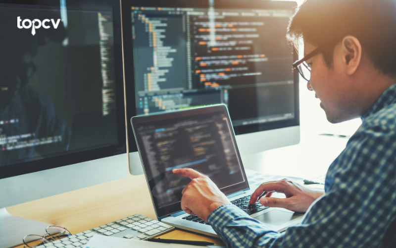 Senior Java Developer có nhiệm vụ dẫn dắt các thành viên trong team hoàn thành dự án
