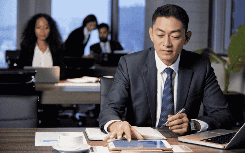 Kiểm tra viên thuế cần nắm vững các quy định liên quan đến lĩnh vực thuế&nbsp;