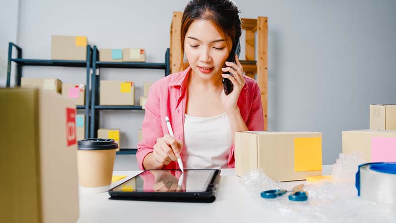 Nhân viên vận hành sàn Thương mại điện tử