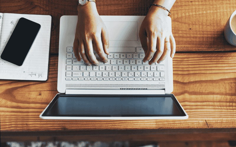 Copywriter là người sáng tạo và sản xuất nội dung