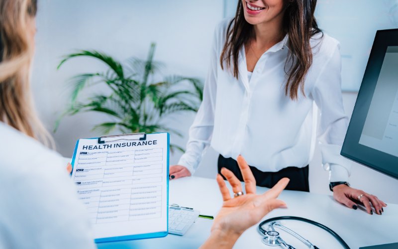Nếu người lao động ngừng đóng BHXH khi nghỉ việc sẽ ngừng hưởng BHYT