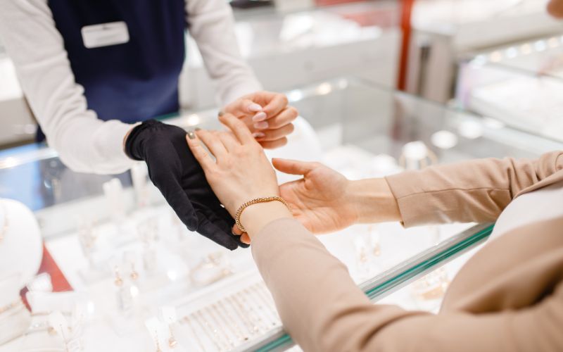 Điều quan trọng nhất khi bán trang sức là bán lợi ích thay vì bán sản phẩm