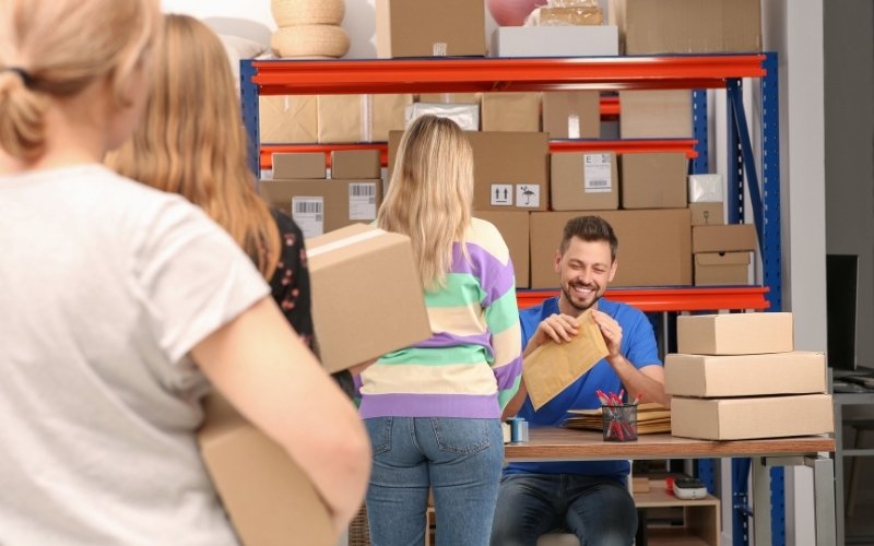 Nhân viên điều hành bưu cục đóng vai trò quan trọng đối với vận hành bưu cục