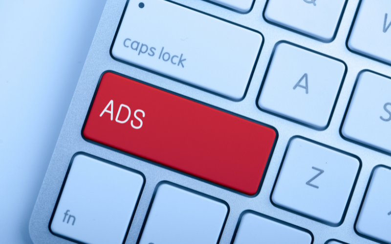 Nhân viên Google Ads cần liên tục cập nhật xu hướng mới trong SEO, SEM, Ads, v.vv.