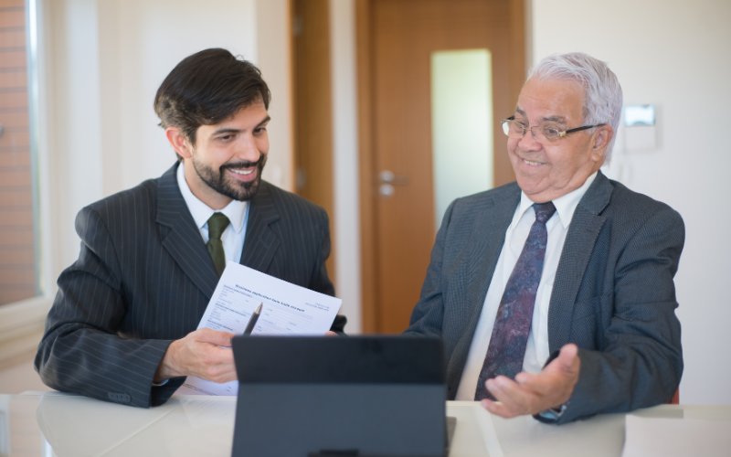Các vị trí Sales thường cần có ngoại hình chỉn chu, ưa nhìn