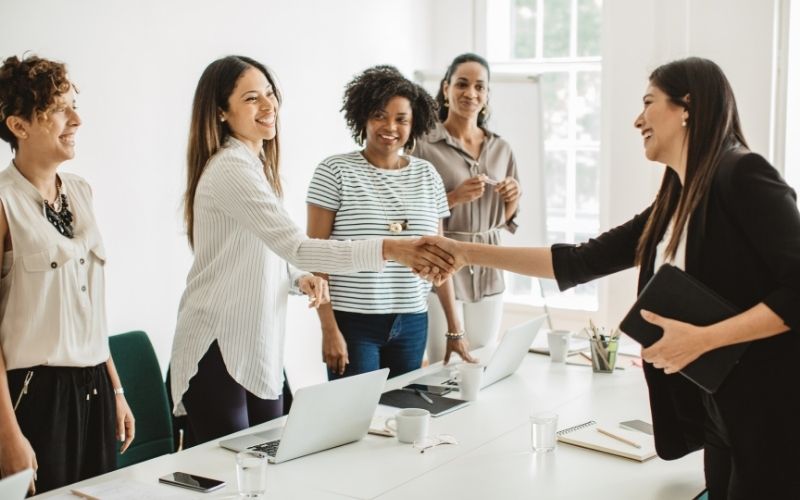 Nhân viên kinh doanh điện mặt trời có thể làm việc ở nhiều doanh nghiệp khác nhau