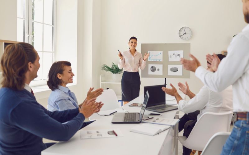 Nhân viên kinh doanh kênh GT có lộ trình thăng tiến rõ ràng và mức thu nhập khá hấp dẫn