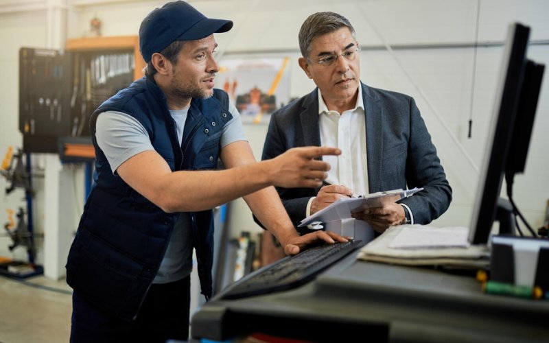 Tư vấn và giới thiệu sản phẩm là một nhiệm vụ của Sales thiết bị công nghiệp