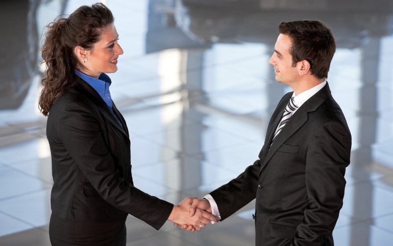 Tìm kiếm và phát triển khách hàng tiềm năng là một nhiệm vụ của Sales thiết bị điện