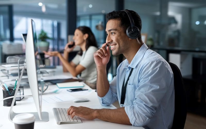 Nhân viên kinh doanh thực phẩm thường xuyên phải làm việc trực tiếp với khách hàng