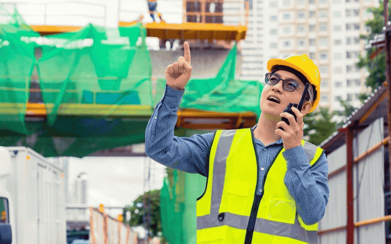 Bên cạnh cơ hội thăng tiến và mức thu nhập hấp dẫn, nghề sales xây dựng cũng gặp phải nhiều thách thức trong công việc