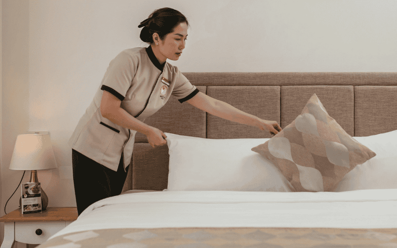 Vị trí Nhân viên tạp vụ thường được gọi là Nhân viên buồng phòng