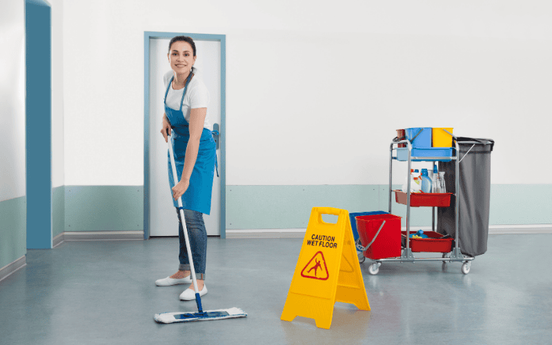 Tạp vụ tòa nhà/chung cư sẽ cần thực hiện dọn dẹp ở những khu vực công cộng
