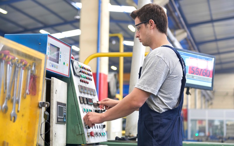 Hiểu biết về thiết bị, máy móc là yêu cầu cần có khi vận hành máy