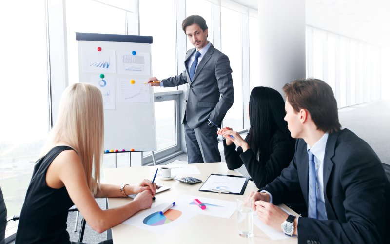 Xây dựng một chiến lược tổng thể, toàn diện sẽ gồm nhiều hoạt động truyền thông