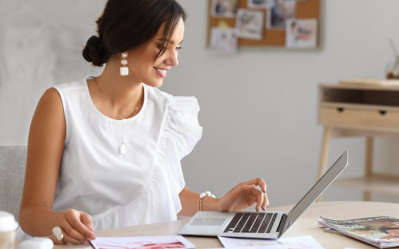 Nhân viên Truyền thông Marketing là cầu nối giữa doanh nghiệp và khách hàng