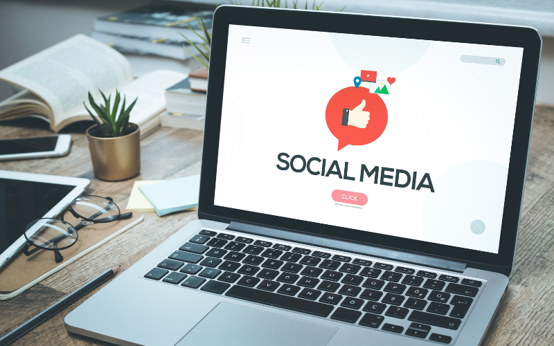 Đối với một PR Specialist, bạn cần có sự am hiểu sâu rộng về các mạng xã hội, công cụ truyền thông
