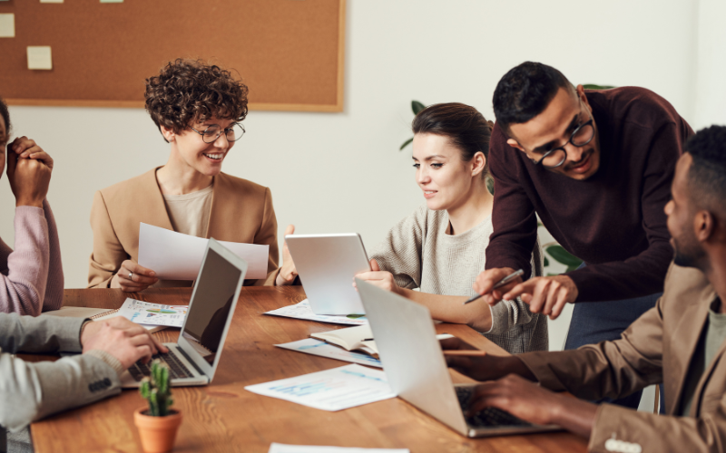 PR Intern là vị trí dành cho người mới tốt nghiệp có cơ hội học hỏi, tích lũy kinh nghiệm thực tiễn trong lĩnh vực PR