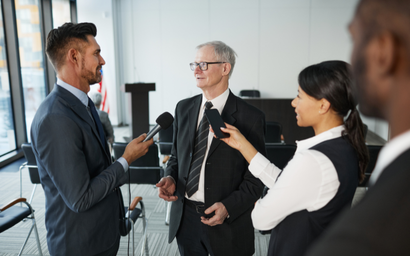 PR Director (Giám đốc PR) là người đứng đầu của phòng Quan hệ công chúng, lãnh đạo đội ngũ PR